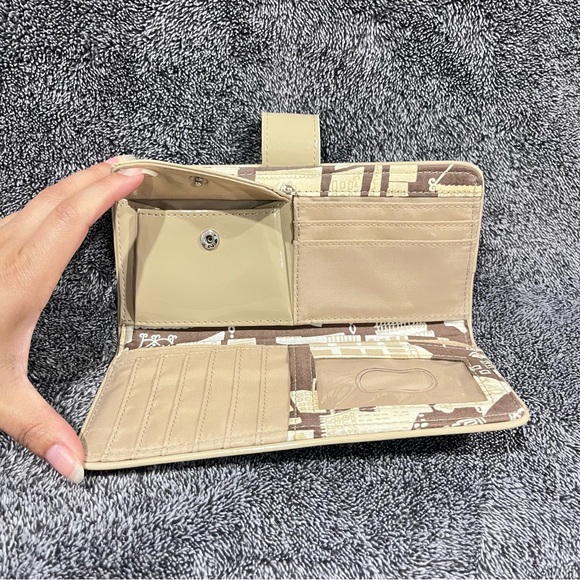 Vera Bradley quilted tab wallet in a tan/beige color NWOT - Picture 6 of 13